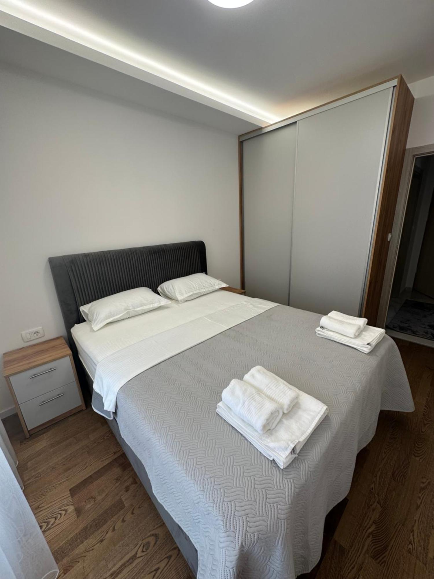 Luxury Apartments D&B Podgorica Esterno foto